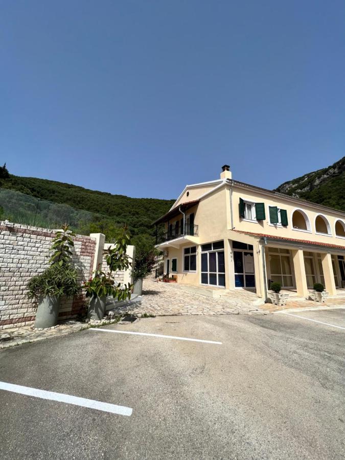 Lithino Apartments - 5Min From The Beach Agios Ioannis Peristerion Екстериор снимка