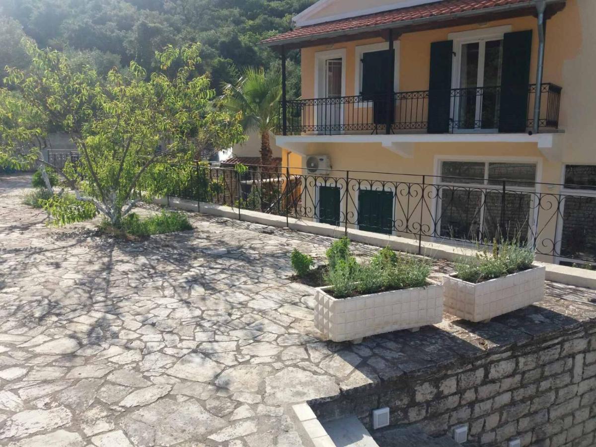Lithino Apartments - 5Min From The Beach Agios Ioannis Peristerion Екстериор снимка