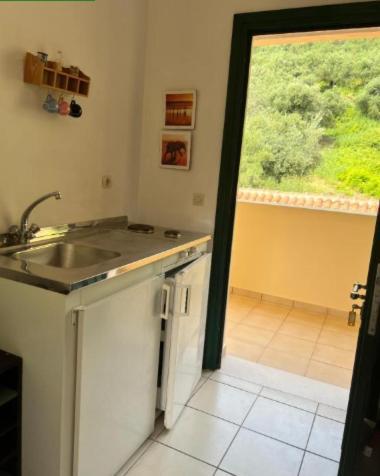 Lithino Apartments - 5Min From The Beach Agios Ioannis Peristerion Екстериор снимка